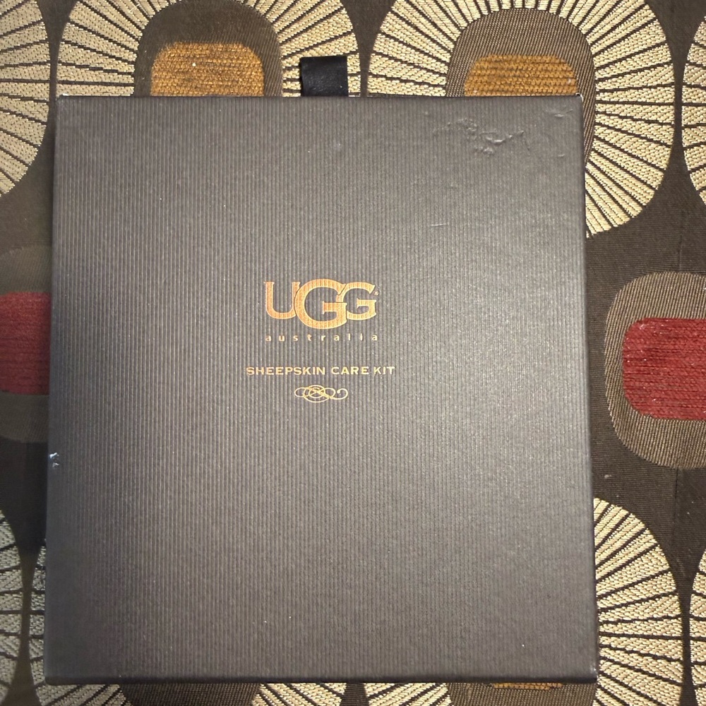 UGG Black Box with Gold Logo Sheepskin Care Kit